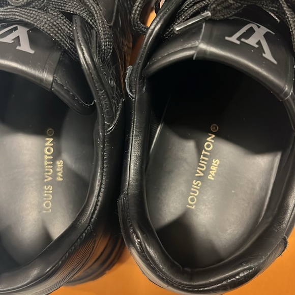 Men’s Louis Vuitton sneakers - Picture 5 of 8